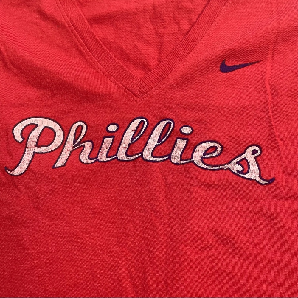Philadelphia Phillies Nike Shirt Medium Womens Slim Fit V-neck Red Tee